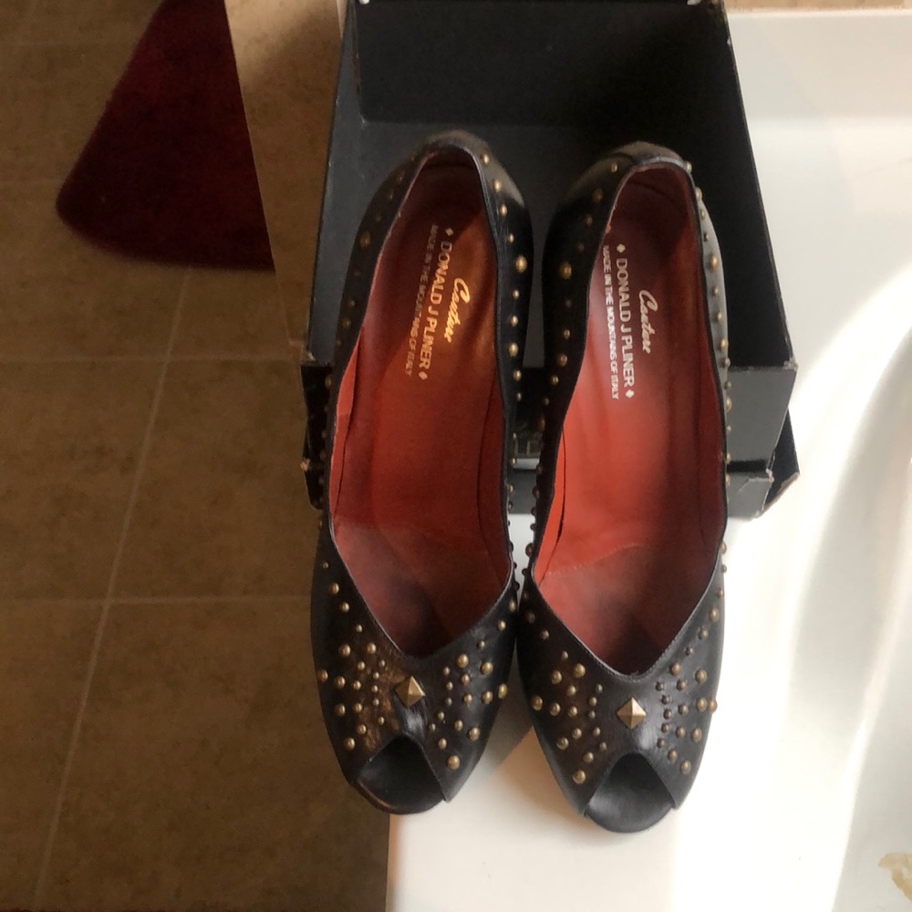 Donald Pliner gently used Black heels